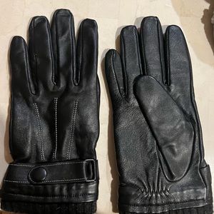 Cozy leather gloves